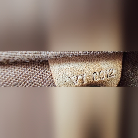 Louis Vuitton Speedy 35 Boston Bag - Picture 9 of 11